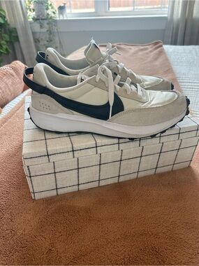 Nike Women’s Waffle Sneakers Size 10